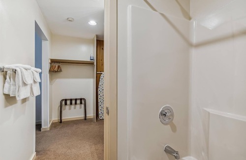 West Bridgewater Hotel | Deluxe 1 bedroom suite located on first floor with outdoor heated pool 118/120