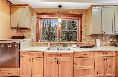 North Creek House | Deluxe, Four-Story Mountain Home with Fast WiFi and Central AC - Near the Slopes