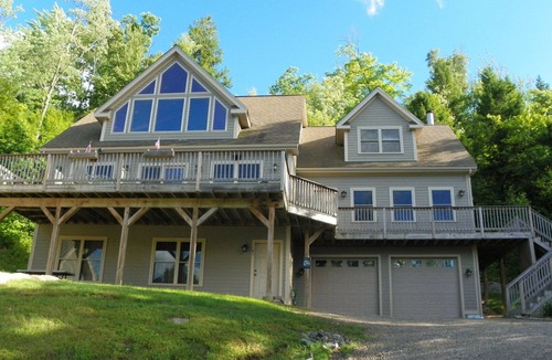 Thornton House | Deluxe Large Private Homes with Gorgeous White Mountain Views! (WV41T)