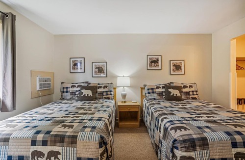 West Bridgewater Hotel | Deluxe one bedroom suite located on 2nd floor with outdoor heated pool 21820