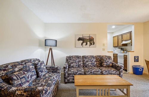 West Bridgewater Hotel | Deluxe Two Bedroom Suite on the 1st floor with outdoor heated pool 10102