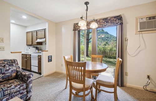 West Bridgewater Hotel | Deluxe Two Bedroom Suite on the 1st floor with outdoor heated pool 10102