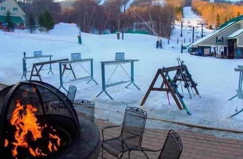 Hancock Apartment | Deluxe Yeti Suite on Jiminy Mtn -1st Flr Sleeps 4 - New Fully Redone Country Inn
