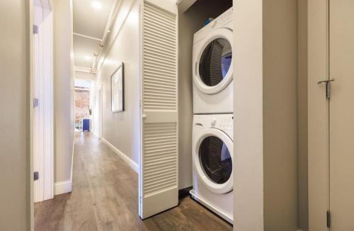 Downtown Boston Apartment | Designer Lux 4 bed Loft Steps to the State House