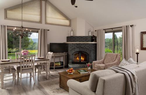 Lee Bed & Breakfast | Devonfield Inn