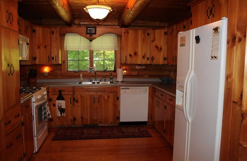Brownfield Cabin | Dog-Friendly 5 Bedroom Log Cabin with Hot Tub in the Heart of Southern Maine