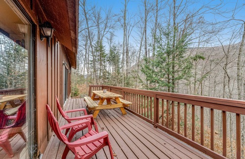 Central Vermont- Killington House | Dog-friendly cabin with forest setting, woodstove & deck - near Killington