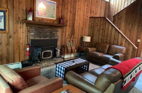 Wilmington Ski Chalet | Dog friendly Chalet in the Woods w/Pool-Mt. Snow
