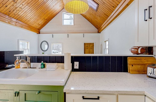 Proctorsville House | Dog-Friendly Cottage with High-Speed WiFi, Firepit, and Washer/Dryer