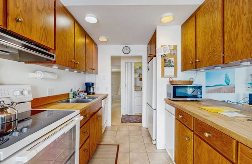 North Hero House | Dog-friendly, house & guest house on Lake Champlain, views, lakefront, bbq