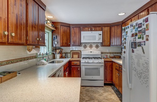 Mount Holly House | Dog-friendly house with picturesque mountain view & near skiing - close to Okemo