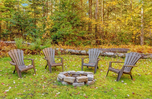 South Londonderry House | Dog-friendly vacation home with fast WiFi & washer/dryer - near ski areas
