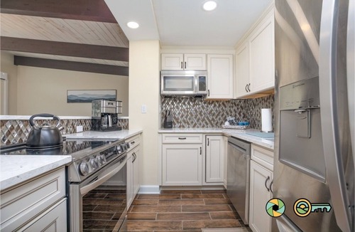 Mount Jackson Condo | Double the Condo, Double the Fun! | Ski slope side & Mountain views | Vaulted ceilings!