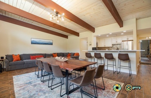 Mount Jackson Condo | Double the Condo, Double the Fun! | Ski slope side & Mountain views | Vaulted ceilings!