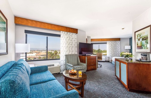 Harbor Hotel | DoubleTree by Hilton Carson
