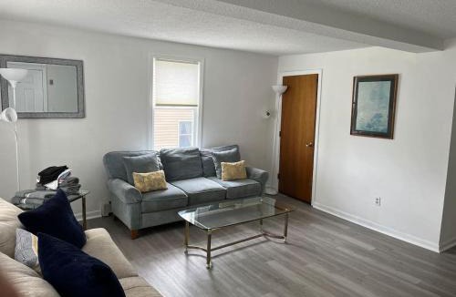 Amesbury Apartment | Downtown Amesbury 15 Mins to Beach