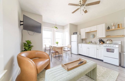 Portsmouth House | Downtown House Sleeps 10 with 3 King Beds and More