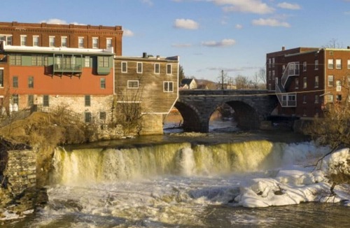 Middlebury Apartment | *Downtown Middlebury Waterfall Studio Apartment*