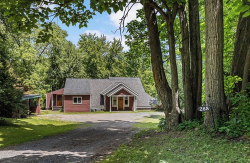 Middlebury House | Downtown Middlebury River House