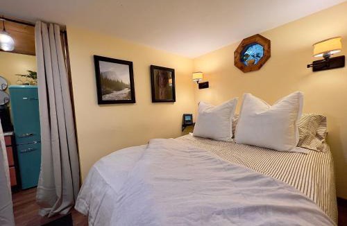 Luray House | Dreamy Couples Cabin in the Shenandoah Forrest