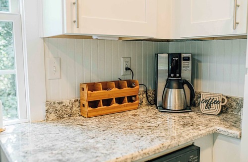 Deltaville House | Dreamy Waterfront+Hot tub+Kayaks+Deck+Dock+Games