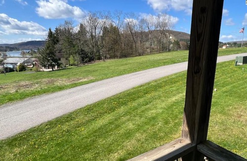 McHenry House | Dubla Vedere - Lake View - Hot Tub - Fire Pit - Sleeps 9