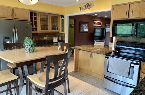 Lake George Apartment | Dunham's Bay Lakeside Apartment (Sleeps 6)