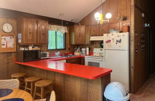 Quechee House | Dwight Road Getaway