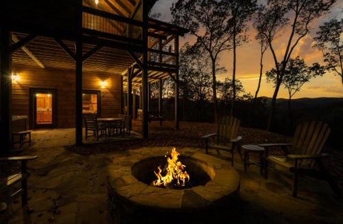 Aska House | Eagle Ridge - Luxury Mountain View Home wFire Pit