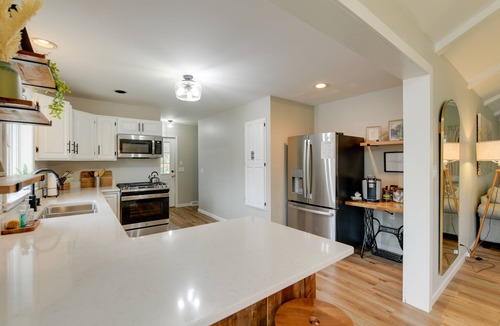 East Aurora House | East Aurora Home ~ 18 Mi to Downtown Buffalo!