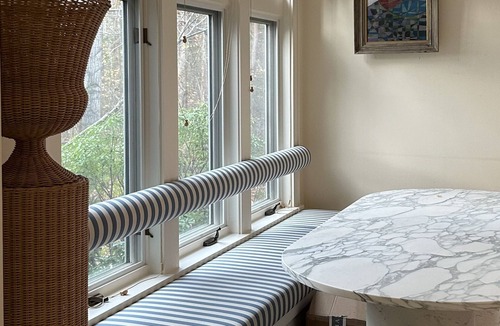 Barnes Landing House | East Hampton: Chic 4 bed, Water Views, Walk to Beach, 5 min drive to Amagansett