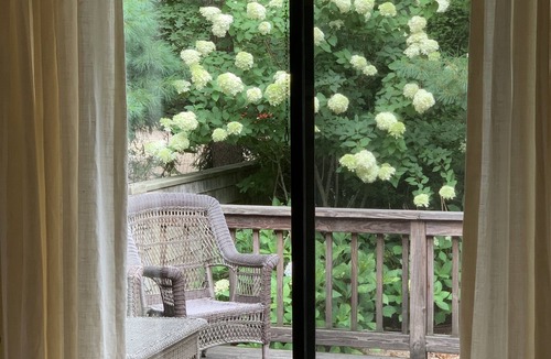 East Hampton House | East Hampton slice of heaven with heated pool and 3 minute drive to village.