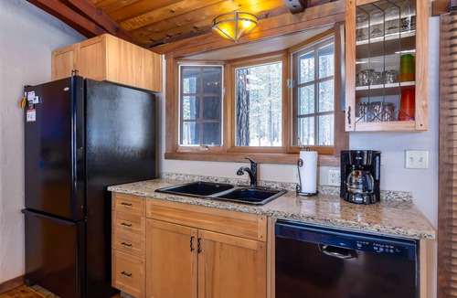 Deer Park House | EBUT10 - Mountain Retreat w/2 Suites!, A/C, Cornhole