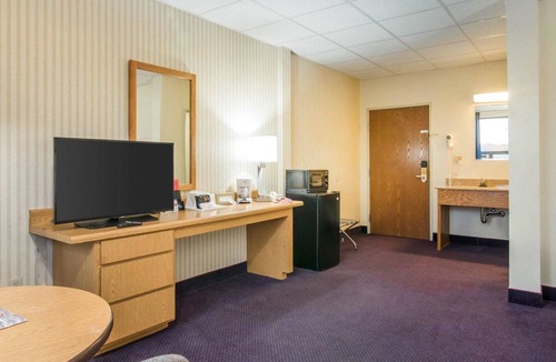 Manchester Hotel | Econo Lodge