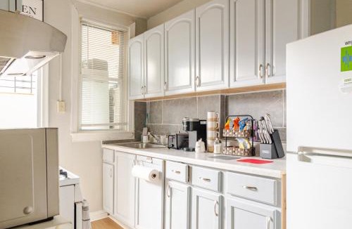 Bloomingdale Apartment | Elegant 2 Bedroom Urban Suite l Modern Comfort & Style