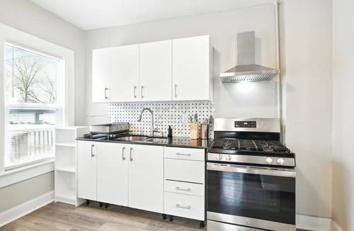 Springfield House | Elegant 7BR 2.5Bath Victorian Gem Sleeps 16+