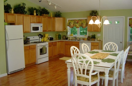 Hammond Ski Chalet | Elegant Chalet Style, Large Deck, Huge Spacious Green Yard, Riverfront