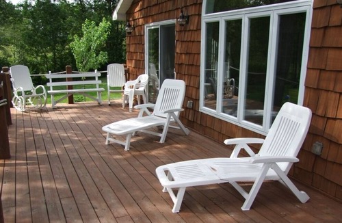 Hammond Ski Chalet | Elegant Chalet Style, Large Deck, Huge Spacious Green Yard, Riverfront