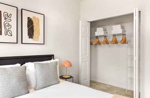 Hoboken Apartment | Elegant Hoboken 2BR w/ Gym & W/D, nr waterfront, by Blueground