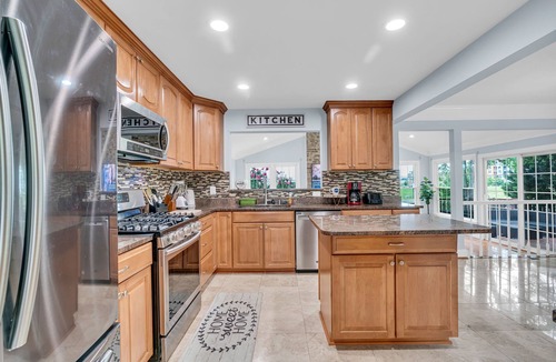 Oak Hill House | Elegant Home- City View/IAD Airport/Prime Location