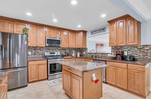 Oak Hill House | Elegant Home- City View/IAD Airport/Prime Location