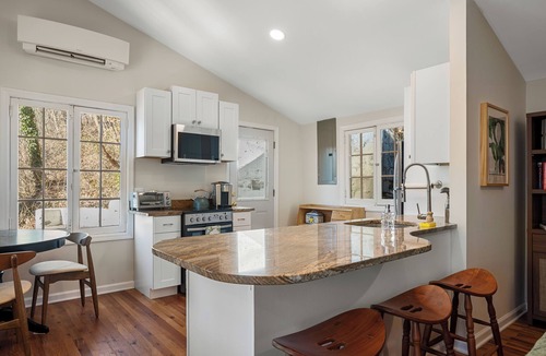 Sharpsburg House | Elevated Potomac River Retreat - King Suite - Riverfront - Large Screened Porch