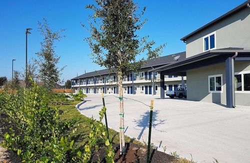 Barker Hotel | Empire Inn Cypress