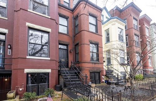 Capitol Hill Apartment | Enjoy a classic Capitol Hill experience just 5 blocks from the seat of power.