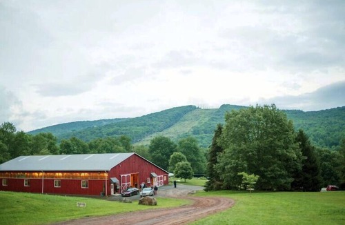 Delhi House | Enjoy a Hassle Free Stay! Free Parking, Short Drive To Maple Shade Farm!