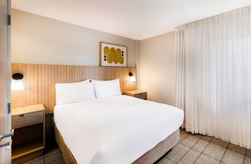 Exchange Place North Hotel | Enjoy a Hassle-Free Stay! 2 Posh Units, Near J. Owen Grundy Park, Pet-Friendly
