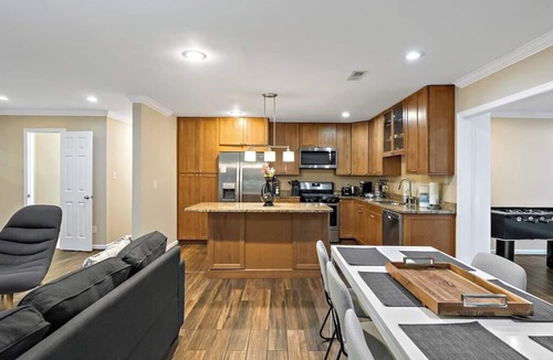 Springfield House | Entertaining | 5 Bedrooms | Luxury | DC Vibe