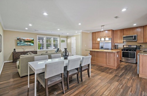 Springfield House | Entertaining | 5 Bedrooms | Luxury | DC Vibe