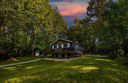 Bethlehem Cabin | Entire Modern Cabin by the NH White Mountains, Cannon + Franconia Notch!