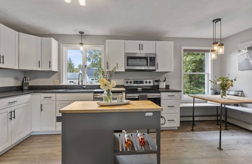 Windham House | Entire Modern Chic Home in Windham